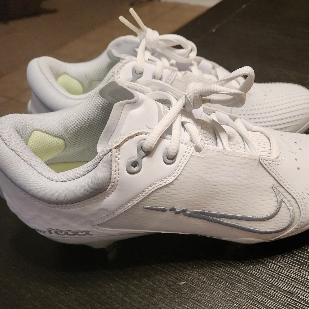 Nike Hyperdiamond 4 Elite White Platinum CZ5917-100 Softball Baseball cleats 8.5